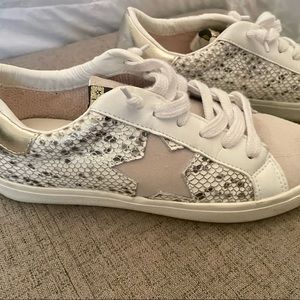 Vintage Havana Kate Gold Snake Sneakers Size 7